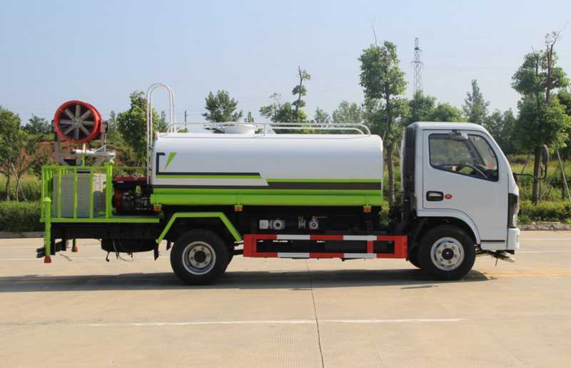 �|�LС������5����ˮ܇�����ױP���ã�  ���Ö|�LD6ϵ���¿��{�����3308mm�S�������d����ȫ��115�R�����Ͱl�әC�򳯲�130�R�����Ͱl�әC���f��P5�n׃������3.5T�����7.00R16䓽z̥��ABS������늄Ӵ����п��i���b��耳������g��܇�����Ԅ����i������x��˲�r�ͺģ��Ƽ���ʮ�����{�˸����m��GB7258��Ҏ��  �|�LС������������ˮ܇��  ����4mm���|̼䓰����ރ������p���˸��������Þ�ˮ܇����ˮ�ã��܌��F���M�ó����ܣ������bǰ�_�������ȇ�����ˮ܇ƽ�_����ˮ���ڣ����{��ֱ�������ꡢС����ëë�ꡢ�F��Ч���������ɸ���ˮ��������������ȼ������ӿ�����ˮ܇��ֱ����7������ˮ���ȴ���20�ף���̴���28�ס���ˮ܇�ɼ��bǰ�_�󞢚���y�{��ҿ������ɼ��b�F�ڙC�M�l늙C�M���F���m�b����